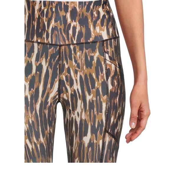 BRAND NEW Women's High Rise Leggings with Phone Pocket from Shadow Sport Size XS - Picture 3 of 5